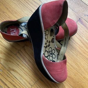 NWOT FLY LONDON….double ankle strap, awesome two tone color